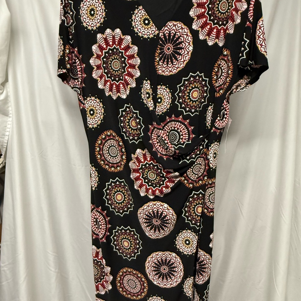 Knit midi dress with vibrant pattern